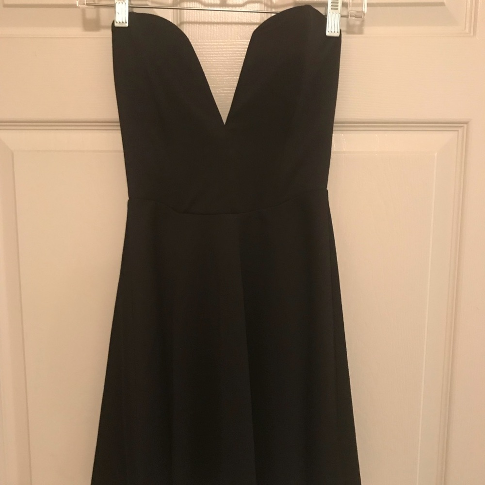 Tobi plunge sleeveless cocktail dress